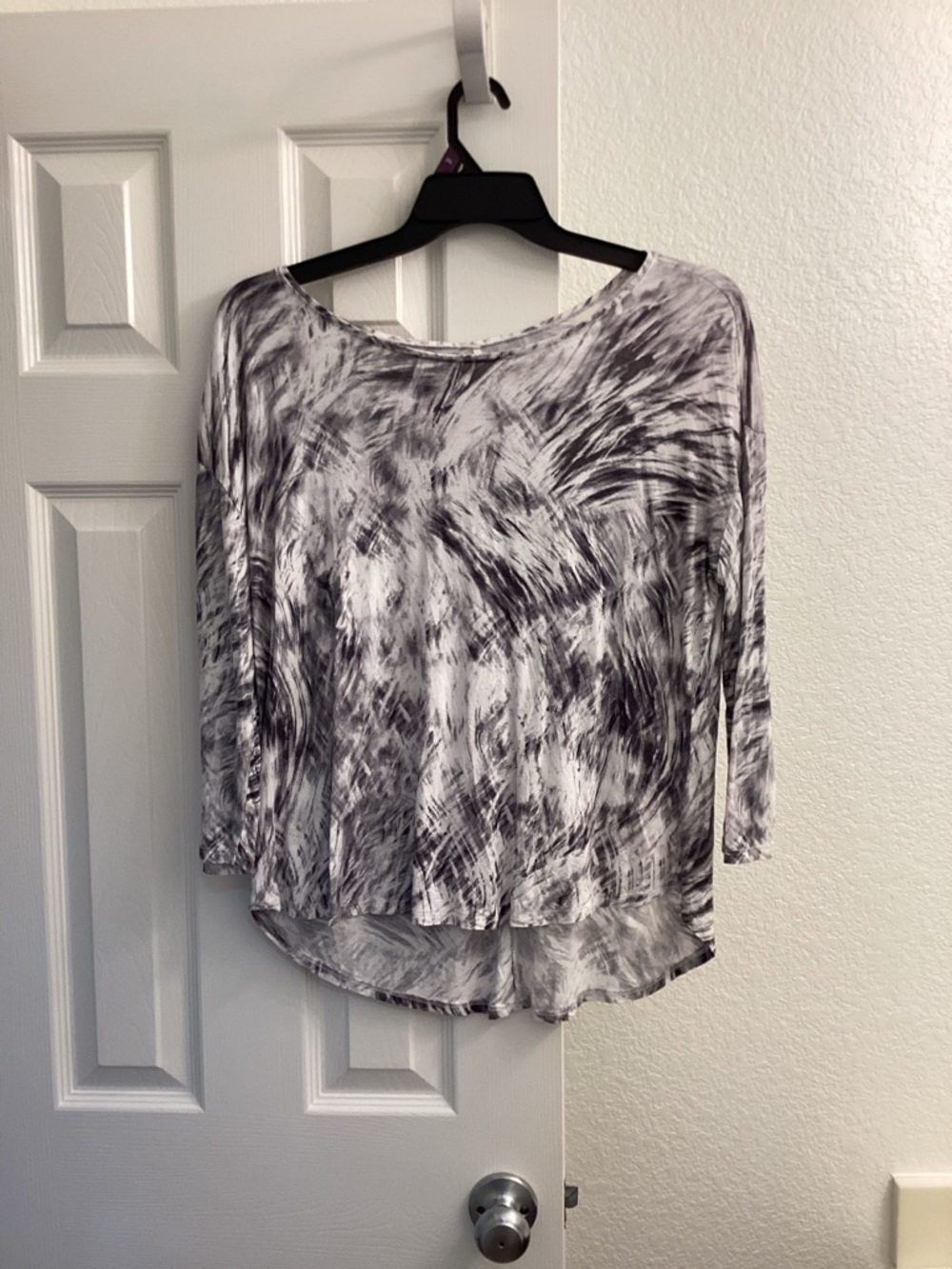 a.n.a Black and White Abstract Long-Sleeve Scoop Top